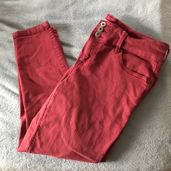 ❌SOLD❌ Torrid Cropped Jegging – Red Wash - Picture 3 of 4